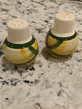 Vintage Gingham Pattern Ceramic Salt and Pepper Shakers in Yellow and Green